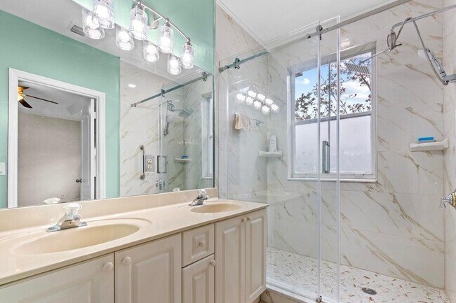 Building Photo - 2280 Shoma Dr