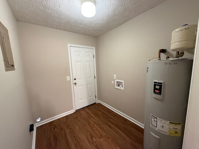 Building Photo - 108/110 St Andrews Ct