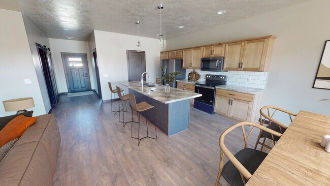 Building Photo - 4526 W Graceland Pl