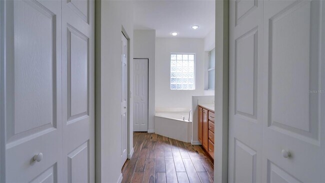 Building Photo - 5279 Lovett Rd