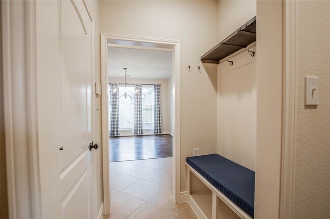 Building Photo - 111 Pinnacle Ridge Ct