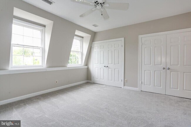 Building Photo - 3332 Dent Pl NW