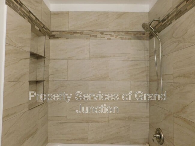 Building Photo - 869 Iowa Ave