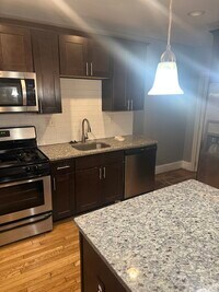 Building Photo - 3 bedroom with huge rear yard