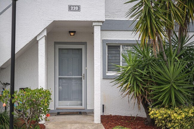 Building Photo - 220 Beach Park Ln