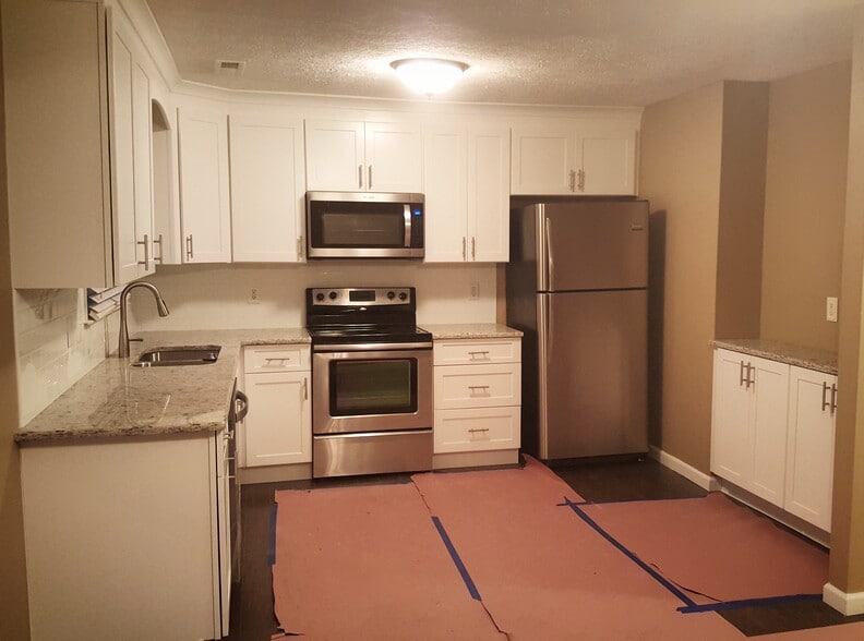Building Photo - 405 Spruce Lane