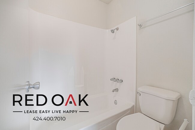 Building Photo - 7350 Hazeltine Ave