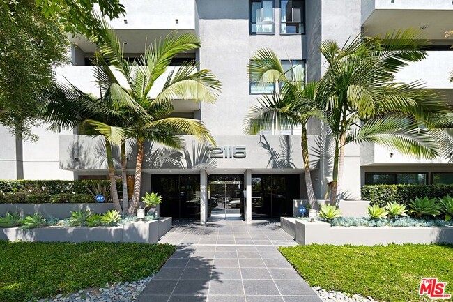 Building Photo - 12115 San Vicente Blvd