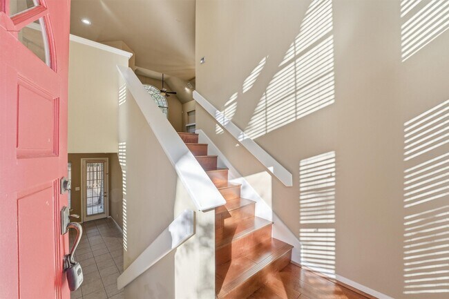 Building Photo - 56 Lakeridge Dr