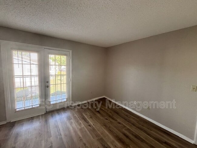 Building Photo - 2550 N Alafaya Trail