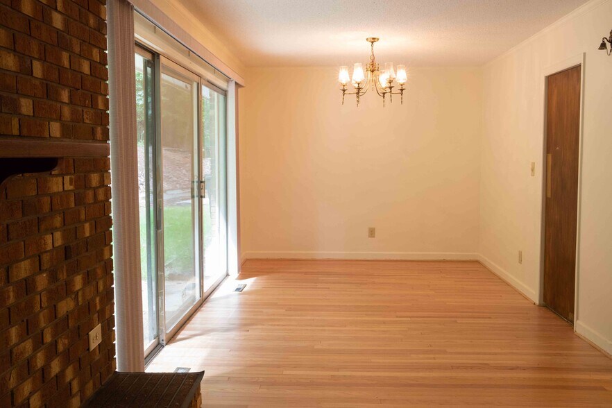 Dining Room - 2117 N Lakeshore Dr