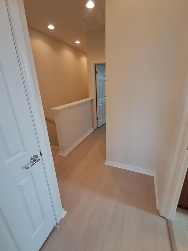 Building Photo - 3254 S Caroline Dr