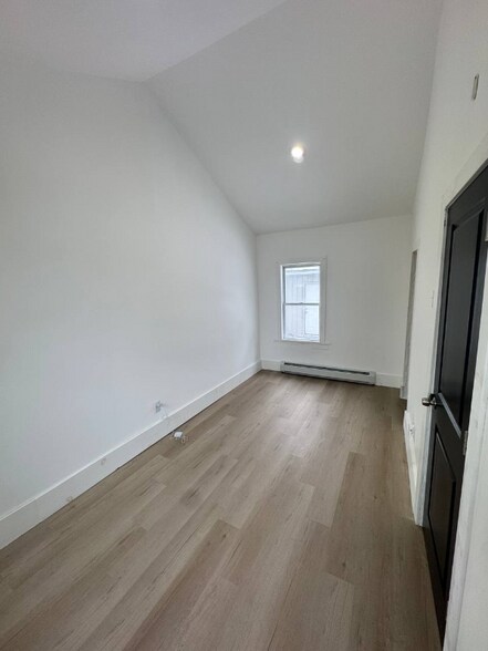 Building Photo - 287 6th St