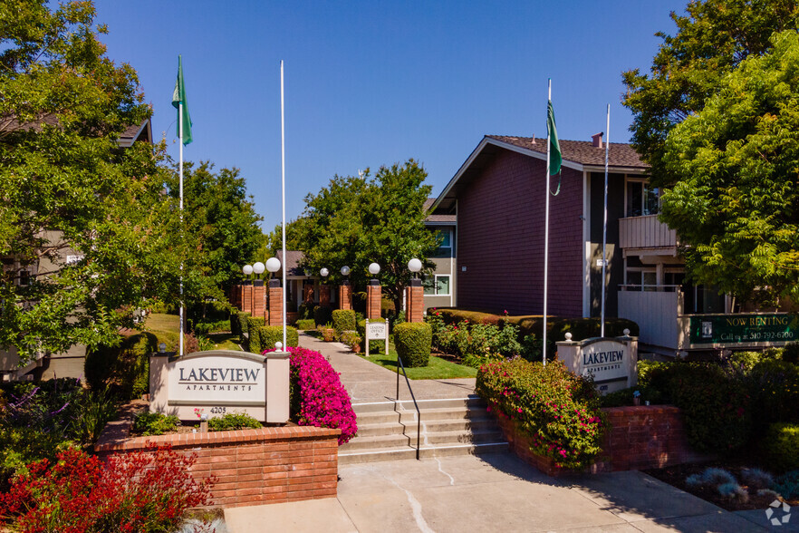 Primary Photo - Lakeview Apartments