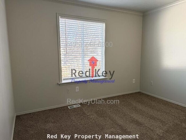 Building Photo - 790 N Single Family Home