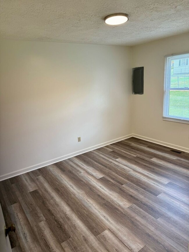 Building Photo - Fully Updated Duplex in Blacksburg