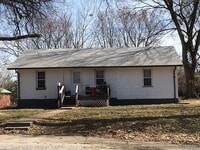 Building Photo - 2850 Lyndhurst Ave