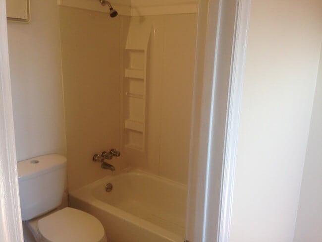 Building Photo - Large 1 Bedroom Condo in Fort Sanders near...