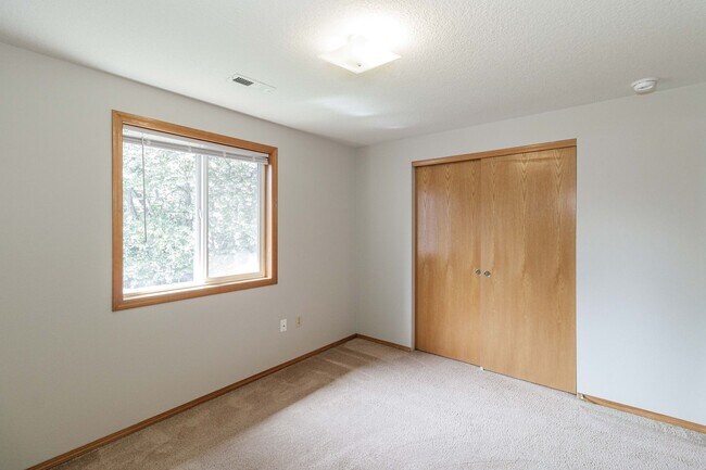 Building Photo - Spacious 4 Bedroom Home | 2,116 SF | Great Room with Fireplace | Fenced Backyard & 2-Car Garage