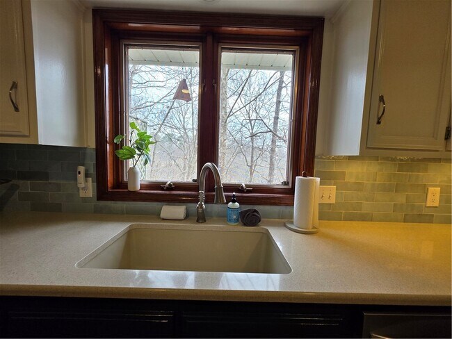 Building Photo - 11 Folkingham Ln