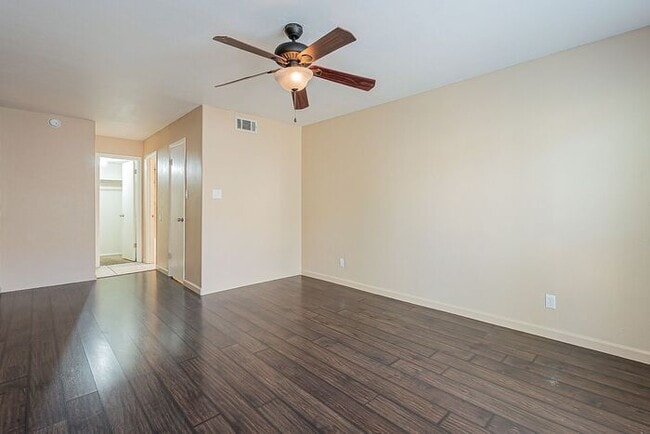 Building Photo - Spacious Upper-Level Retreat Minutes from TMC & St. Joseph’s