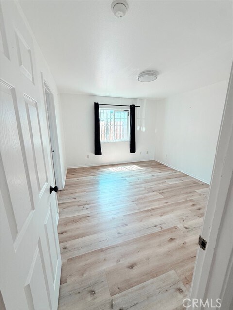 Building Photo - 327 E Lanzit Ave
