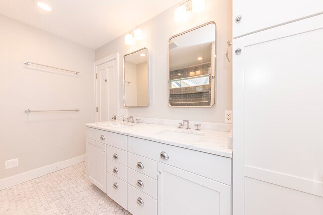 Building Photo - 1111 Olivia Ave