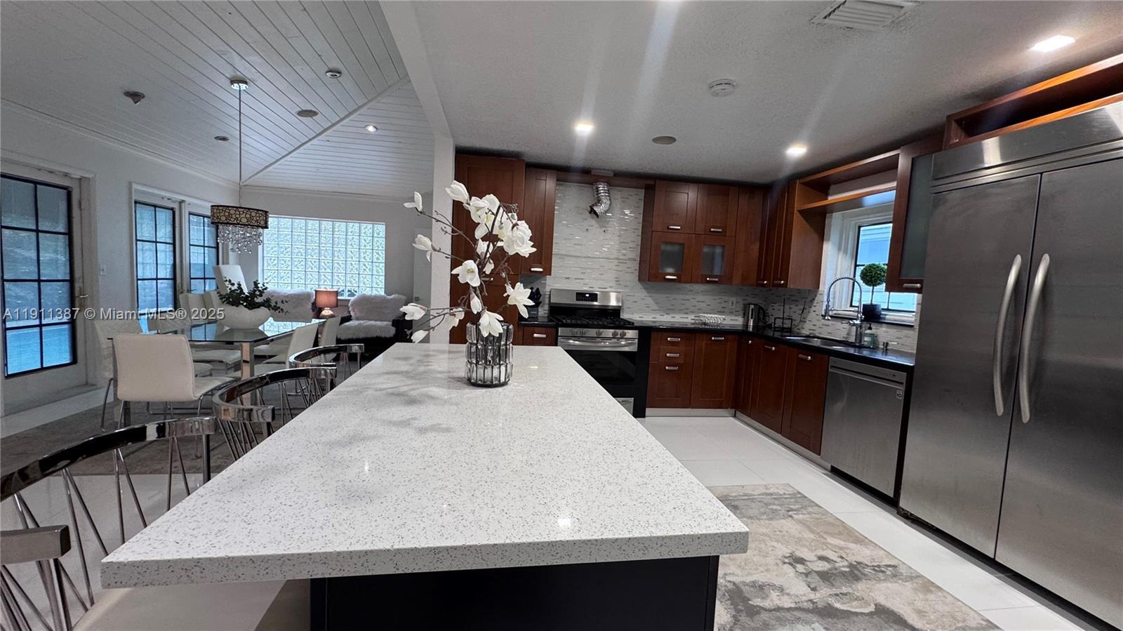 Building Photo - 1332 Van Buren St