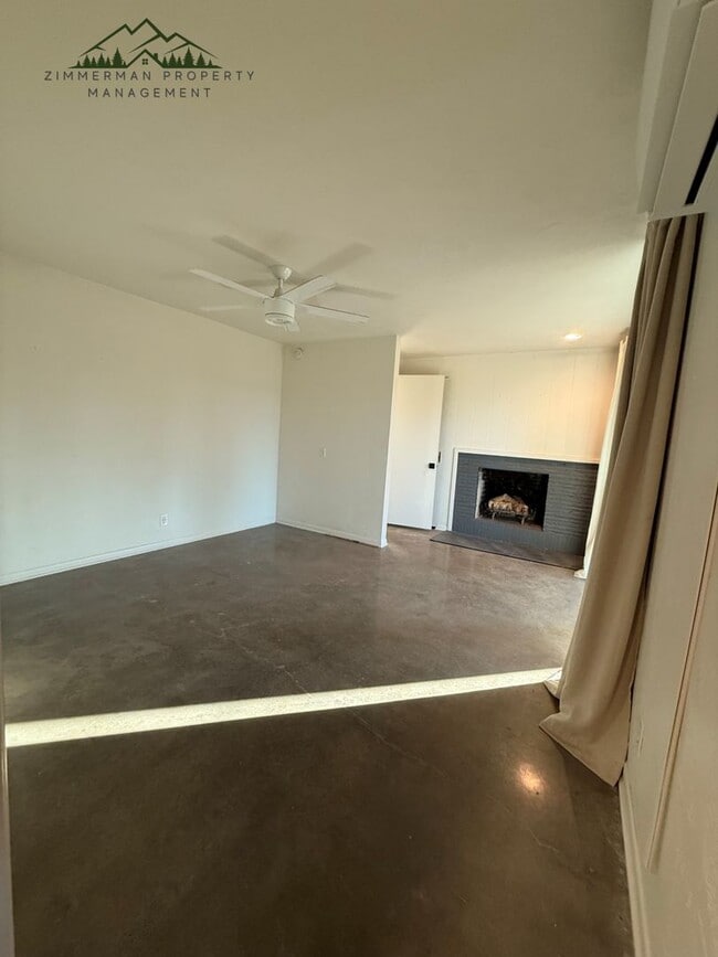 Building Photo - 1808 E 28th Ave