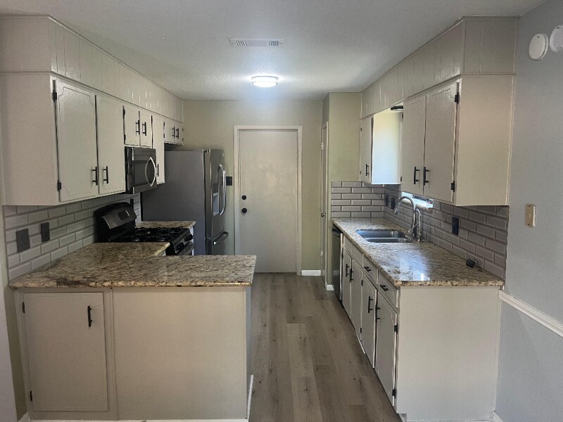 Building Photo - 3322 Tallwood Dr
