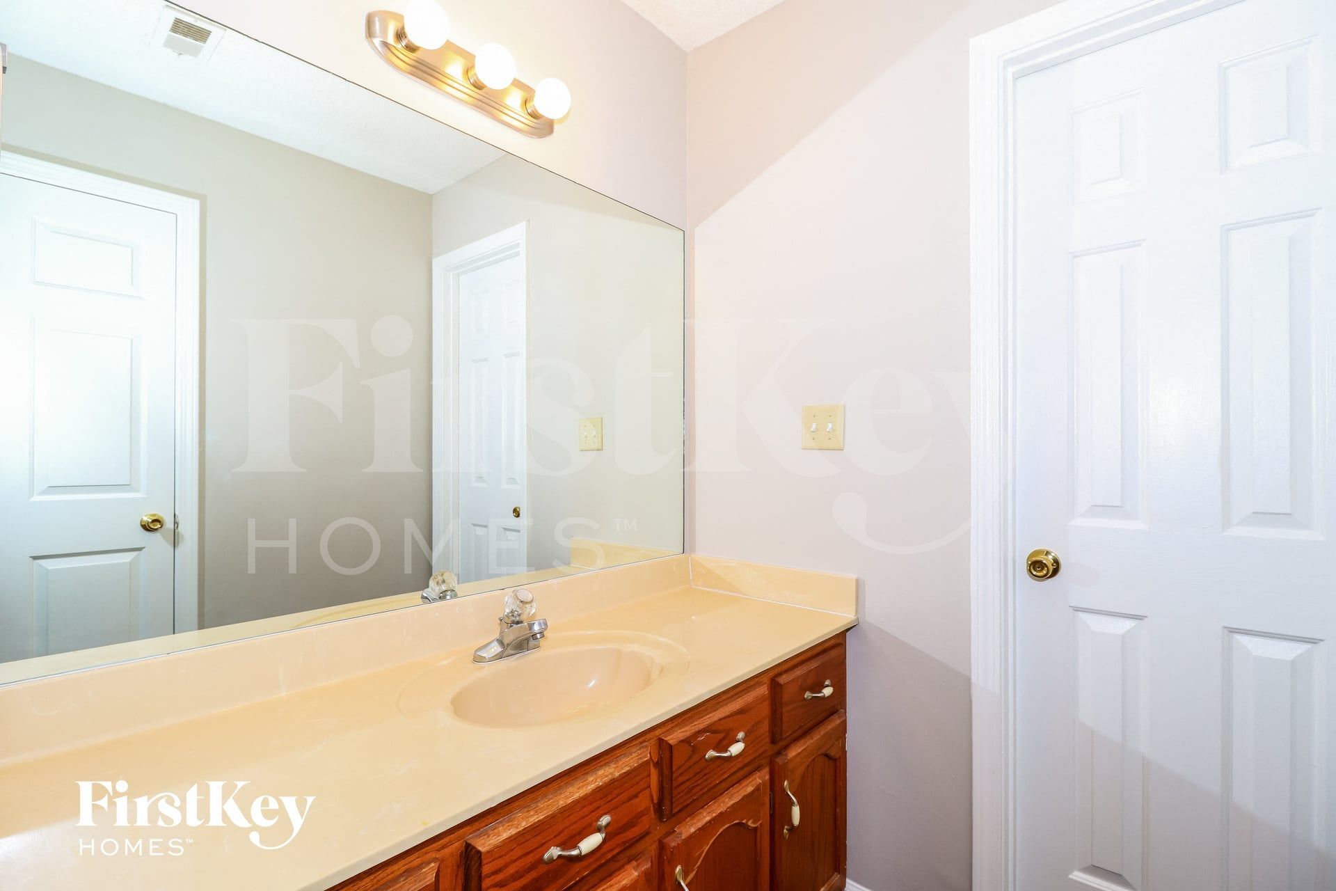 Building Photo - 6911 Lagrange Cir S