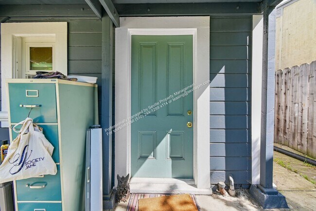 Building Photo - 3BD/1BA First-Floor Unit in West Oakland Duplex – All Utilities Included | $2,999/mo