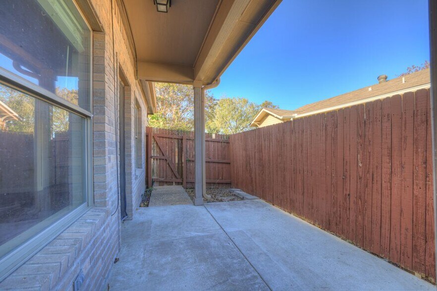 Building Photo - 388 E faust, B