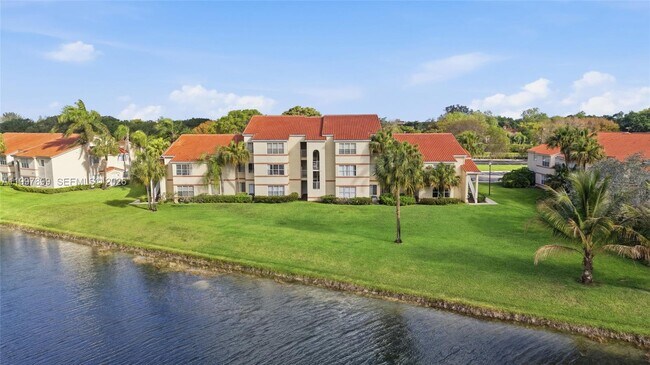 Building Photo - 3310 Pinewalk Dr N