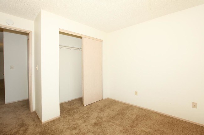 Building Photo - Laurelwood Gardens