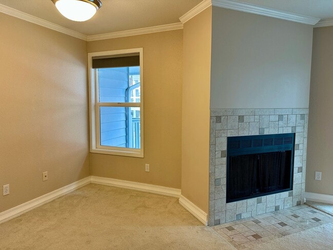 Building Photo - Two Story Condo in Downtown Bellevue