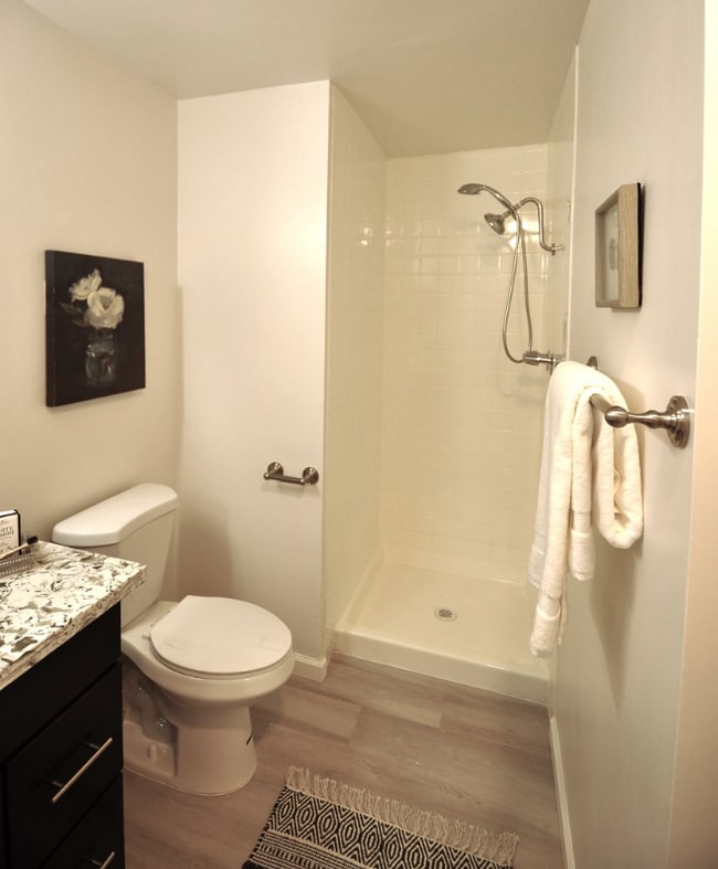 Building Photo - 6620 Linda Vista Rd