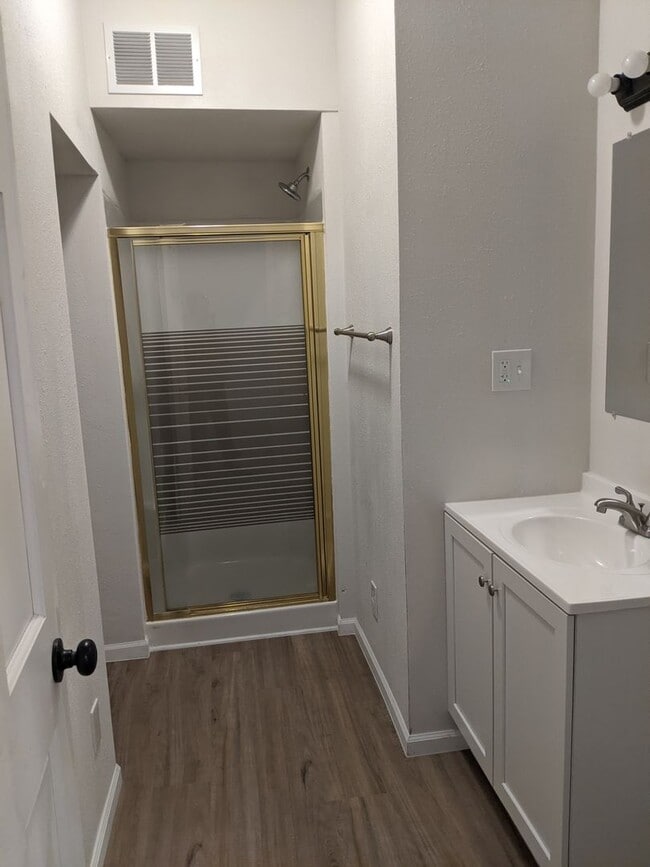 Building Photo - $850 - I Bedroom 1 Bathroom Apartment - Ne...