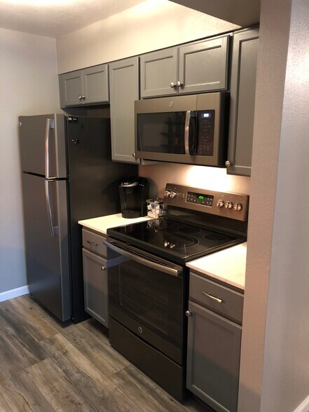 Building Photo - 7395 E Eastman Ave