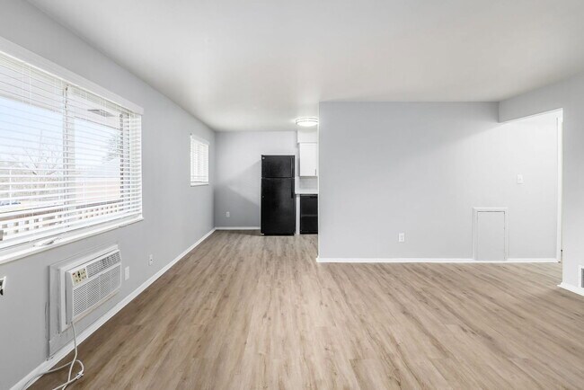 Building Photo - 611 Riverview Dr