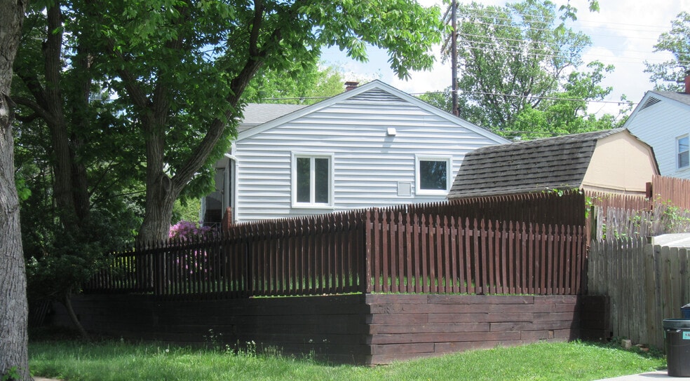 Building Photo - 3800 Wexford Dr