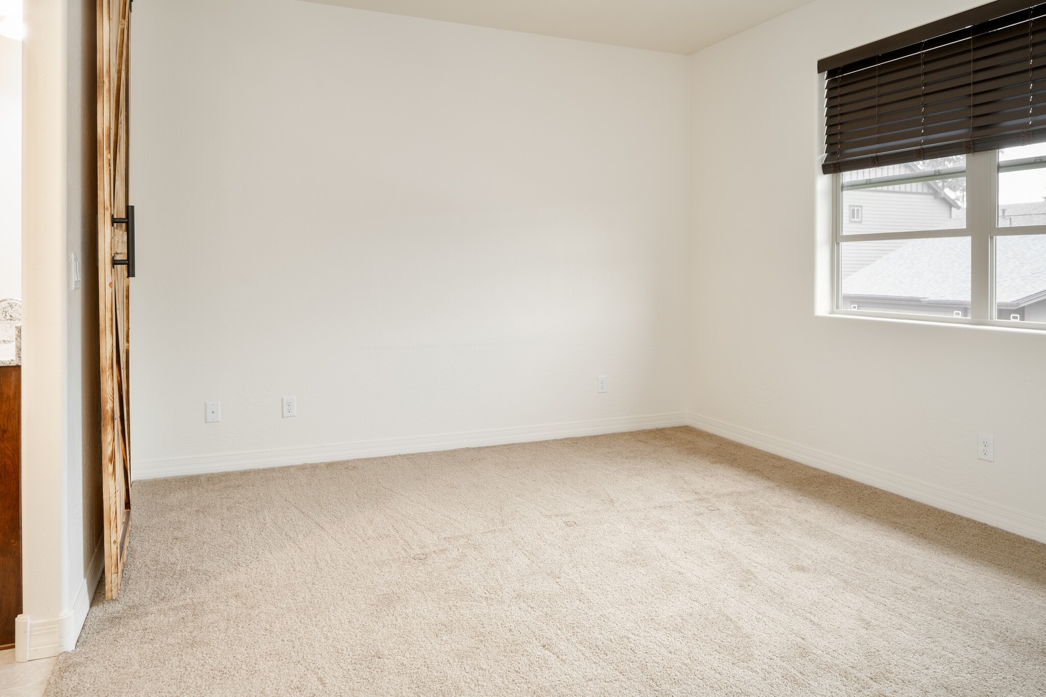 Building Photo - 2575 W Pollo Cir