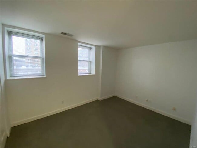 Building Photo - 5330 Pershing Ave