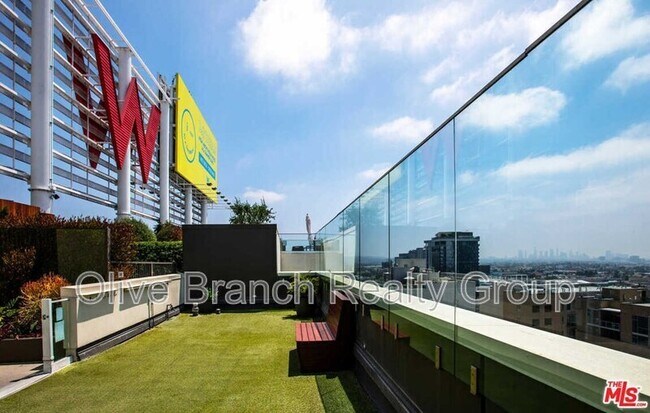 Building Photo - 6250 Hollywood Blvd