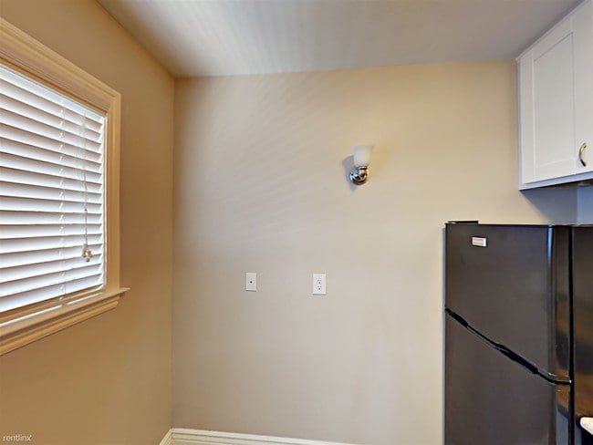 Building Photo - Studio, 1 bath  - 617 S 9th St Apt 13 Apt 13