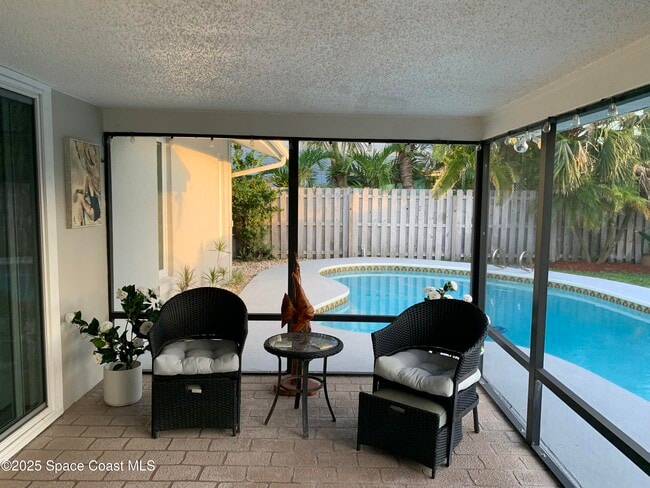 Building Photo - 658 Hibiscus Dr