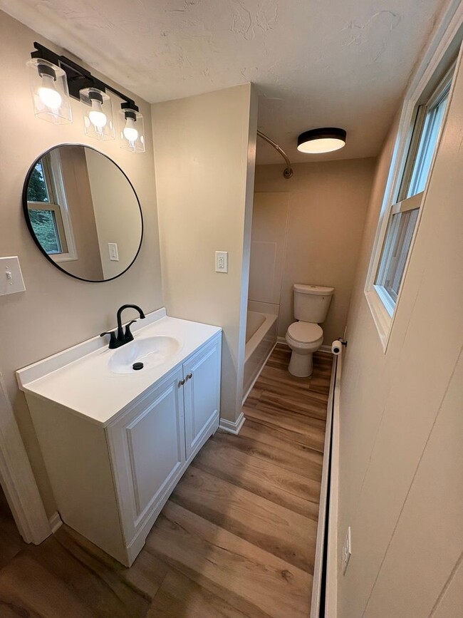 Building Photo - Newly Remodeled 2-Bedroom, 1.5-Bath Home