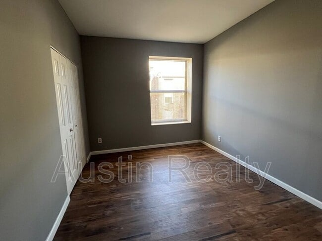 Building Photo - 348 N Newstead Ave