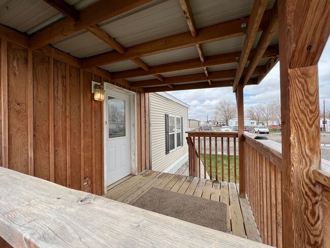 Building Photo - 3 Bedroom 2 Bath High-End Mobile Home with...