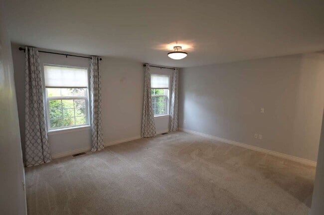 Building Photo - 3 bed 2 bath home near Carrie Blake Park, ...